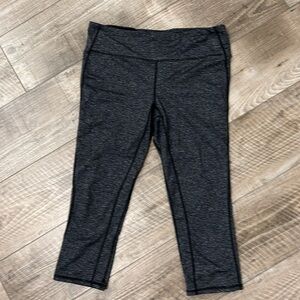 4/$20 Gap Body capri workout leggings, grey heathered, size medium, back pocket